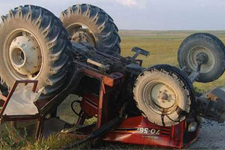 Şarampole Yuvarlanan Traktörün, Altında Kaldı: 1 Ölü