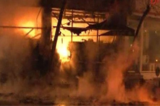 Göstericiler, 2 Otobüsü Ve Marketi Ateşe Verdiler