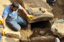 Bulunan Lahitler Açıldı İçinden Çıkanlar Şoke Etti!