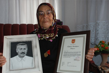 Babalar Gününde,Ölen Babasından Hediye Aldı