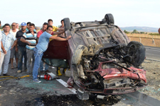 Araç Takla Attı Anne-Baba Öldü, Kız Ağır Yaralı