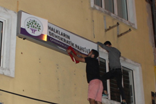 Çanakkale'de, Türk Bayrak'ını Hdp Binasına Astılar
